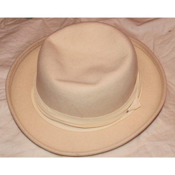 VINTAGE WOMENS HATS-SET OF THREE-HATBOX INCLUDED-MARCHE AND ARLIN
